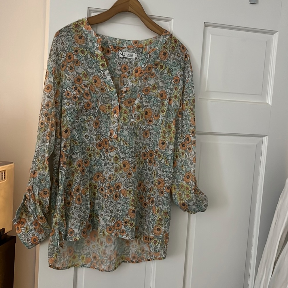 Half-button blouse. Carve design brand.